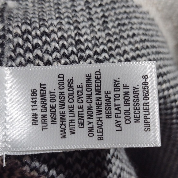 NWT Gorgeous Floral Knit Sweater - Picture 13 of 16